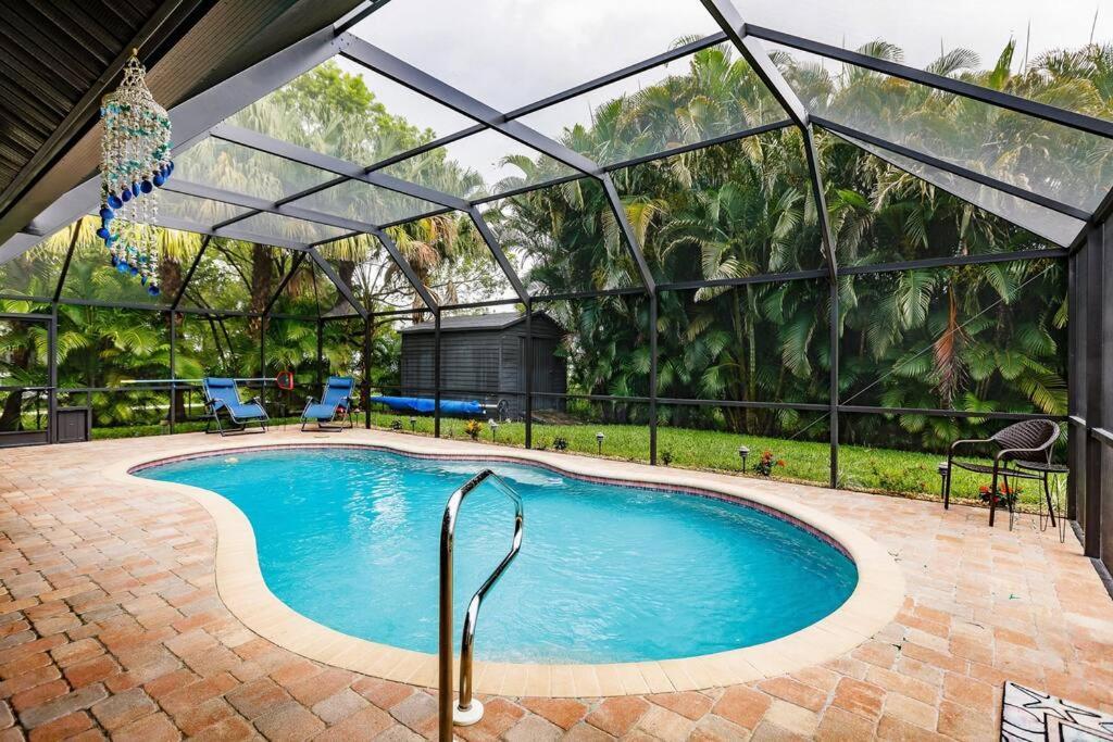 Sunny Oasis Getaway -Heated Pool-Mini Golf-Near Beach Нокомис Экстерьер фото